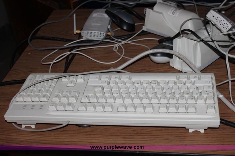 image for item F9892 Assorted furniture and other items