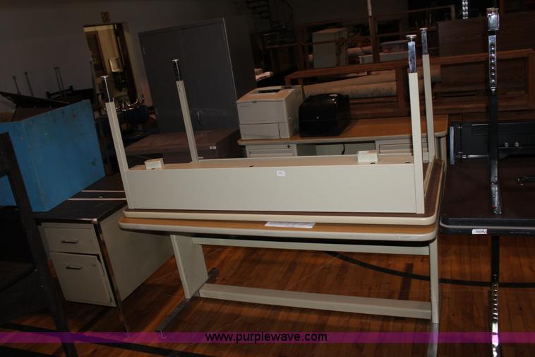 image for item F9896 Assorted office furniture