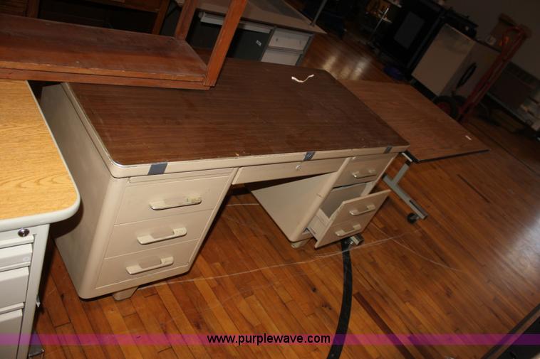 image for item F9896 Assorted office furniture