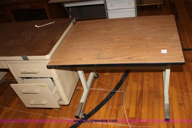 image for item F9896 Assorted office furniture