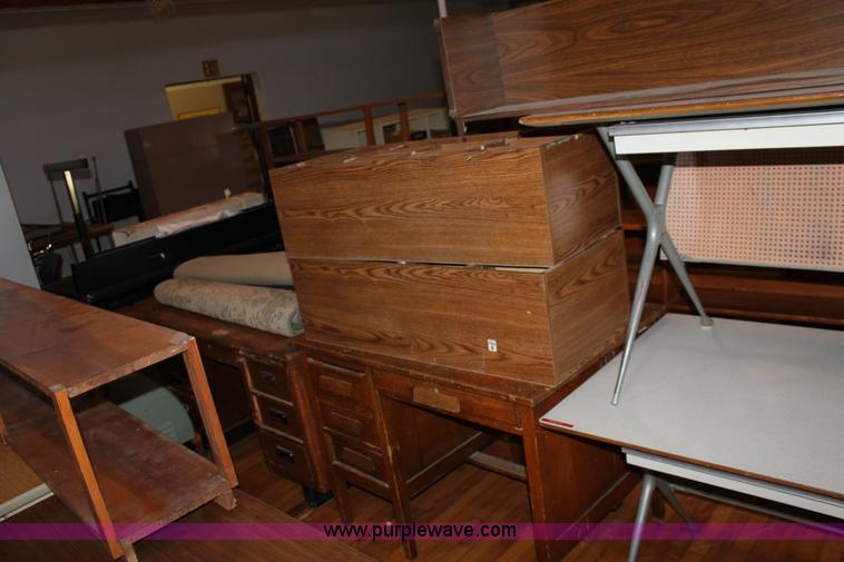 image for item F9896 Assorted office furniture