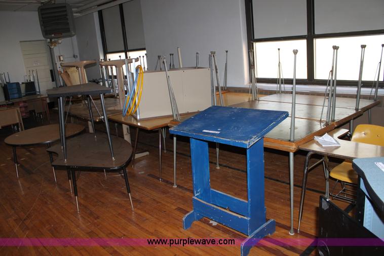 image for item F9899 Assorted furniture