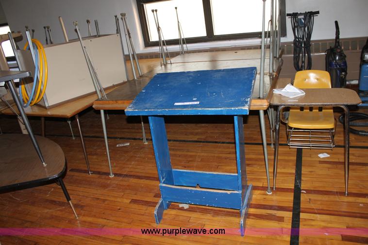 image for item F9899 Assorted furniture