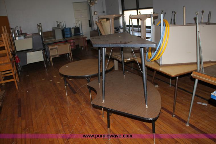 image for item F9899 Assorted furniture