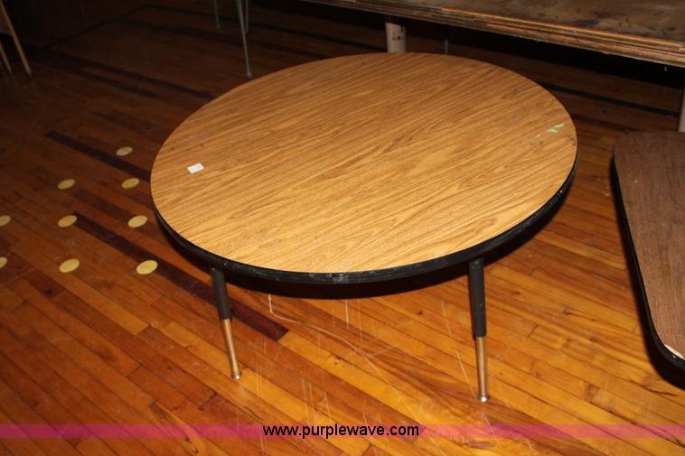 image for item F9899 Assorted furniture