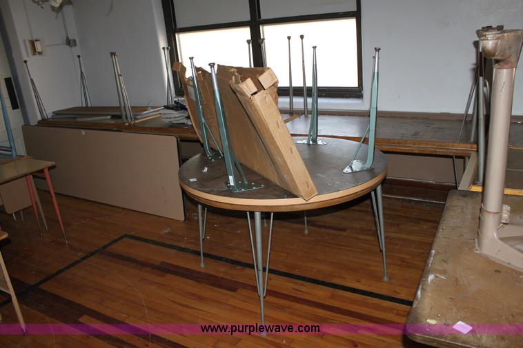 image for item F9899 Assorted furniture