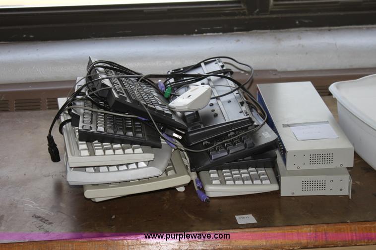 image for item F9899 Assorted furniture