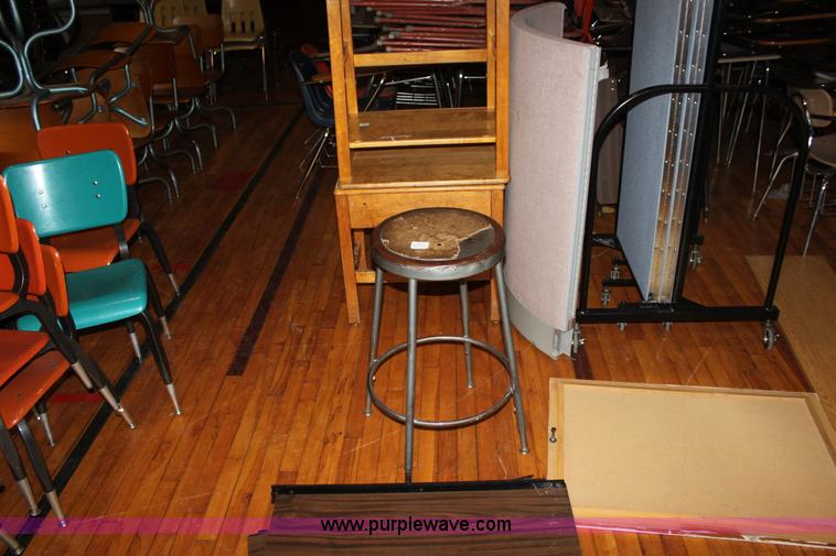 image for item F9903 Assorted classroom items