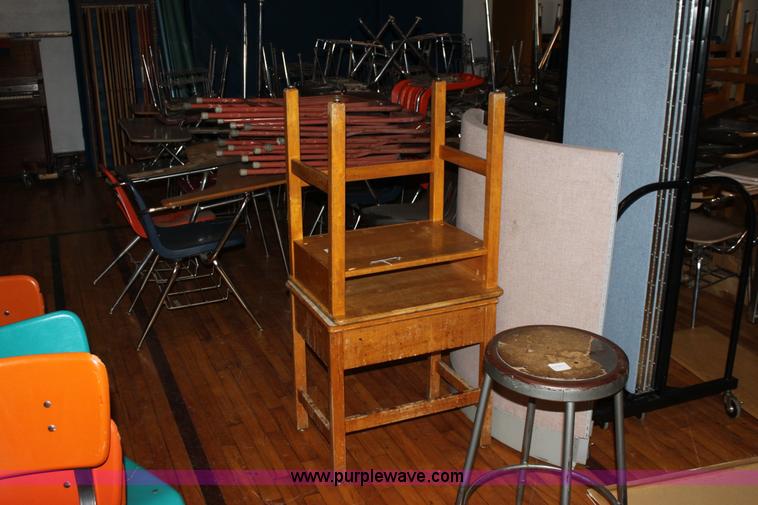 image for item F9903 Assorted classroom items