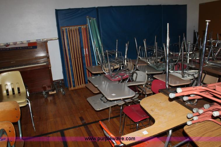 image for item F9903 Assorted classroom items