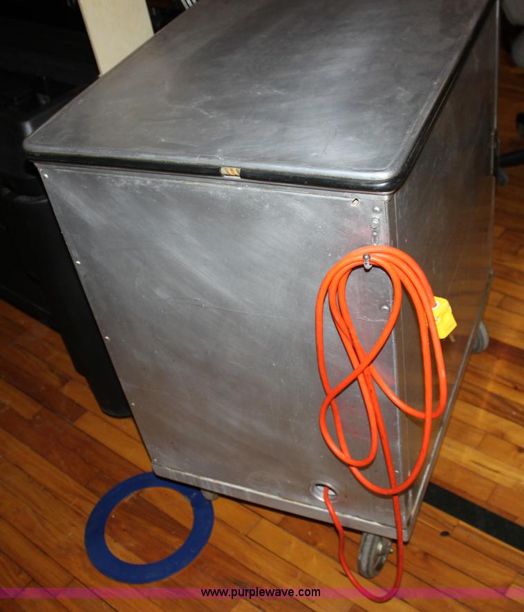 image for item F9905 Assorted items