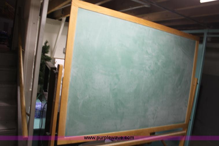 image for item F9907 Assorted items