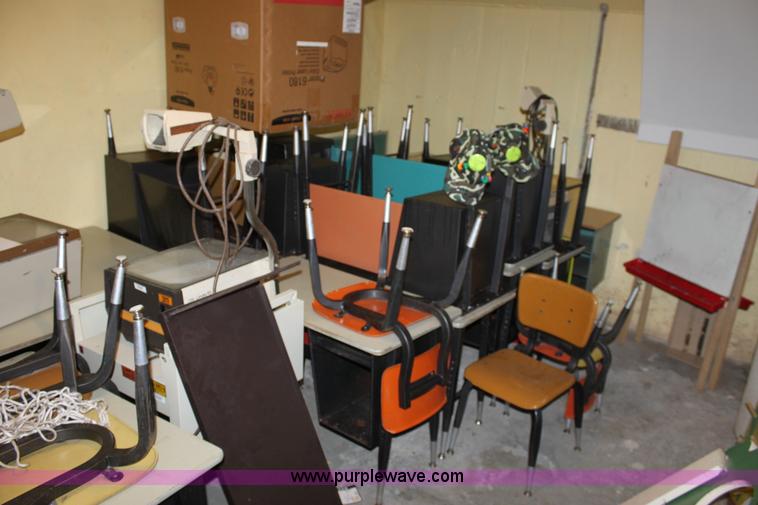 image for item F9909 Assorted items