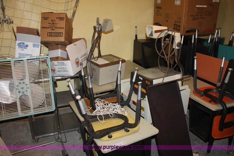 image for item F9909 Assorted items