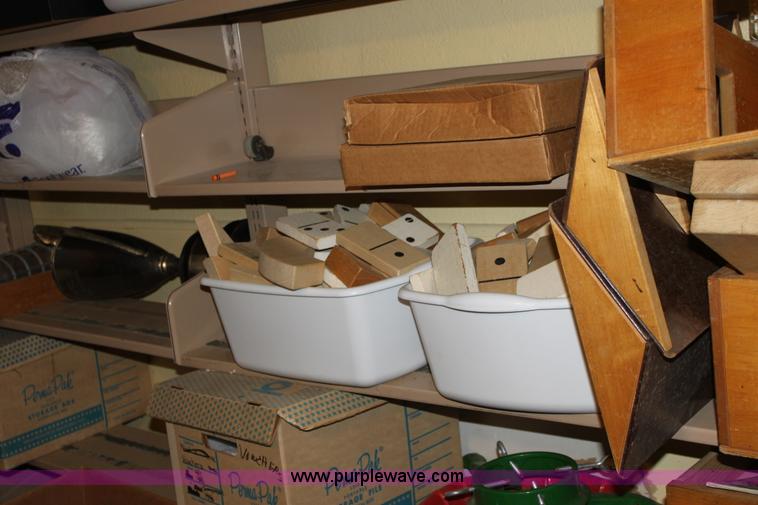 image for item F9909 Assorted items