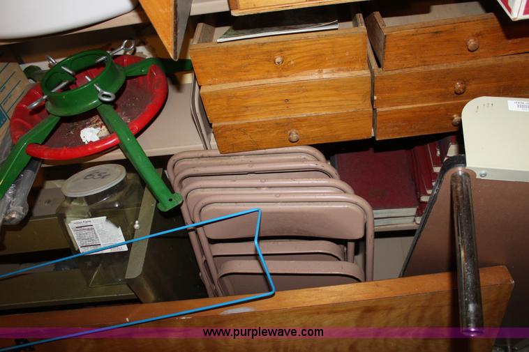 image for item F9909 Assorted items