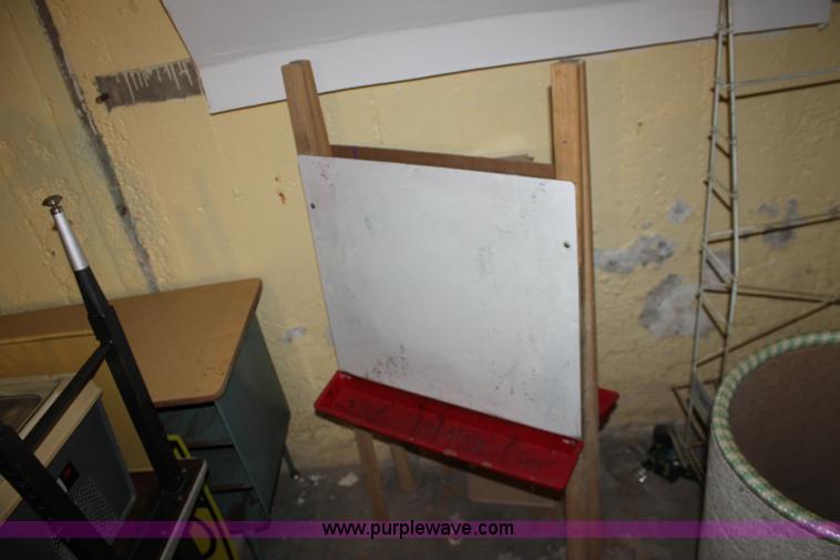 image for item F9909 Assorted items