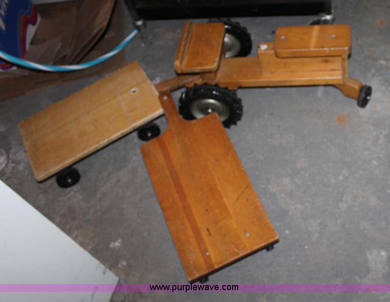 image for item F9909 Assorted items