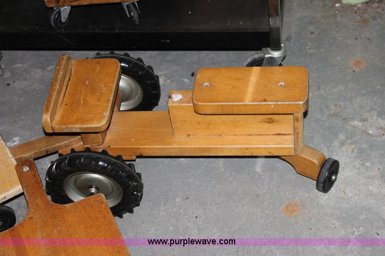 image for item F9909 Assorted items