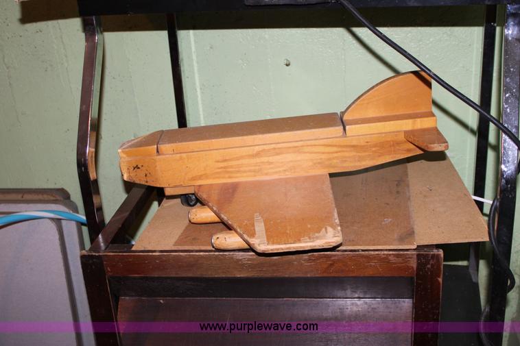 image for item F9909 Assorted items