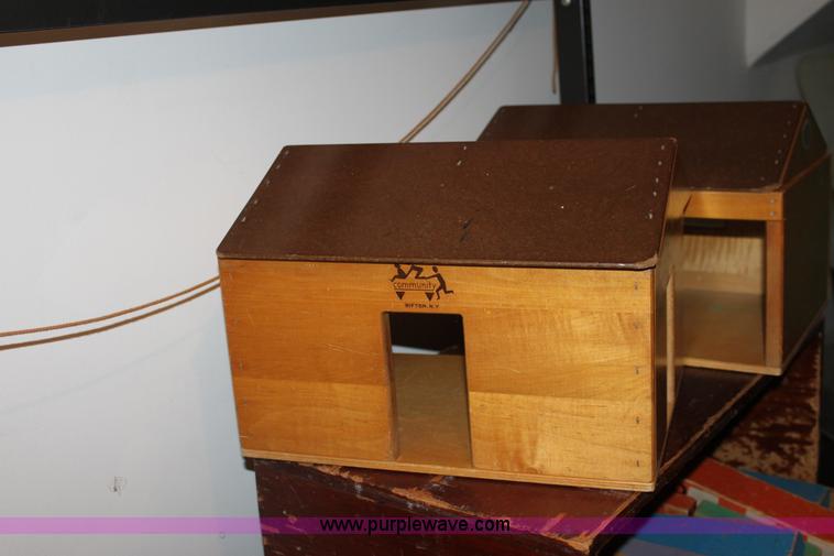 image for item F9909 Assorted items