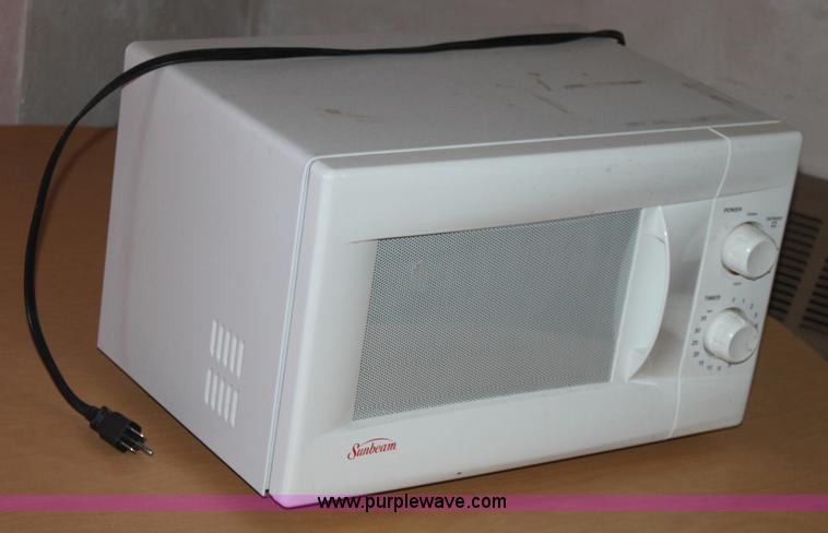 image for item F9910 Assorted items