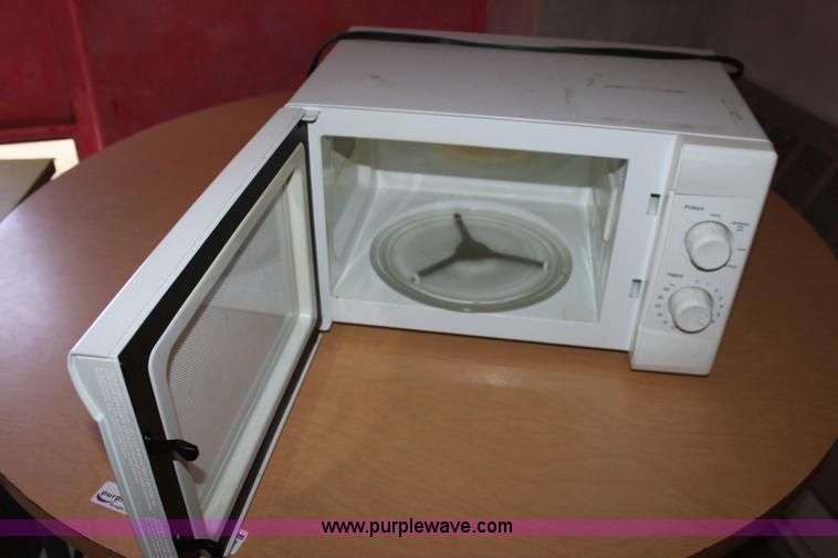 image for item F9910 Assorted items