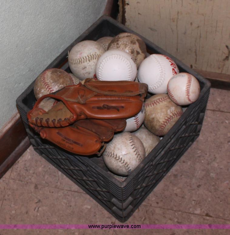 image for item F9911 Assorted baseball items
