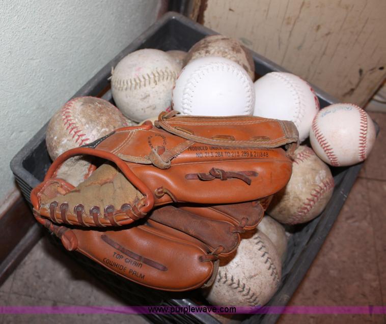 image for item F9911 Assorted baseball items