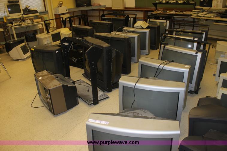 image for item F9915 (18) tube televisions