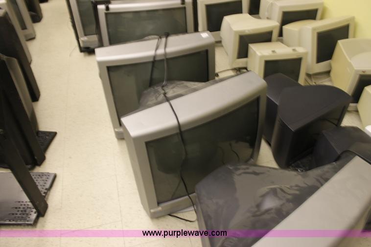 image for item F9915 (18) tube televisions