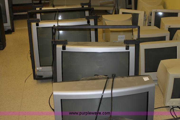 image for item F9915 (18) tube televisions