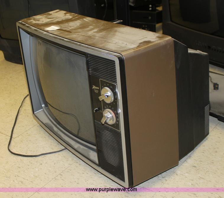 image for item F9915 (18) tube televisions