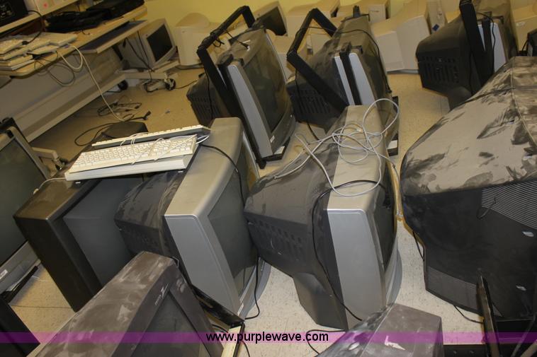 image for item F9915 (18) tube televisions