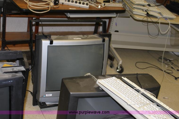 image for item F9915 (18) tube televisions