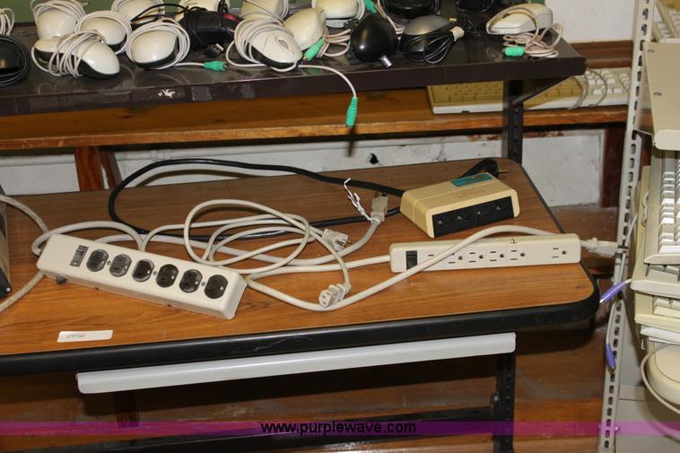 image for item F9916 Assorted computer accessories