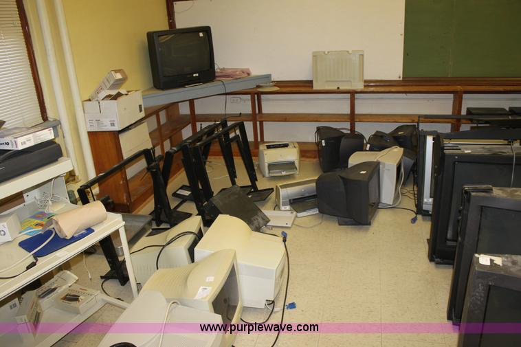 image for item F9917 Assorted electronics