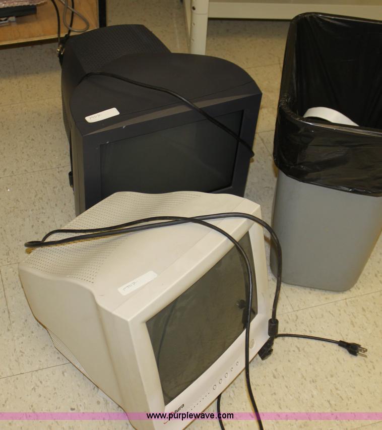 image for item F9917 Assorted electronics