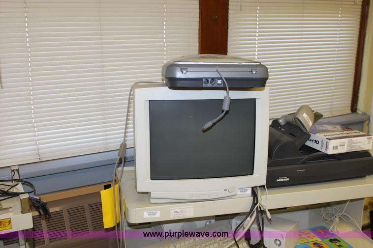 image for item F9917 Assorted electronics