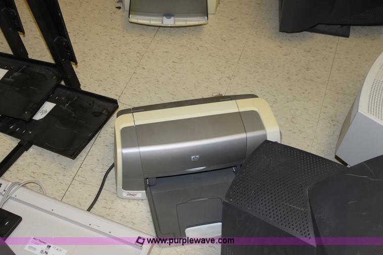 image for item F9917 Assorted electronics