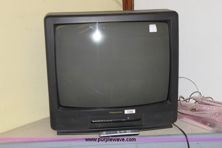 image for item F9917 Assorted electronics