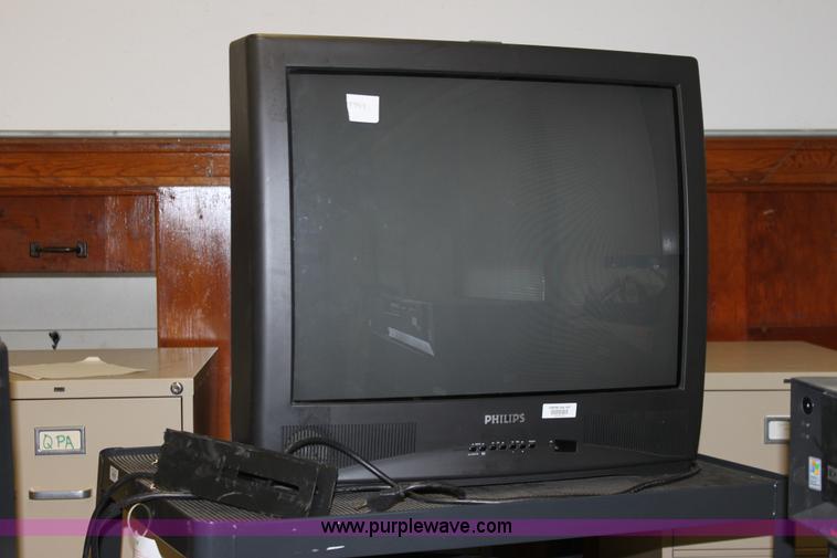 image for item F9919 Assorted electronics