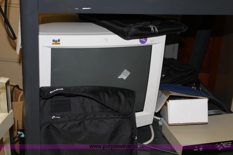 image for item F9919 Assorted electronics