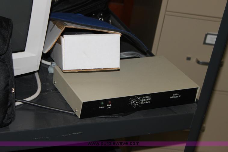 image for item F9919 Assorted electronics