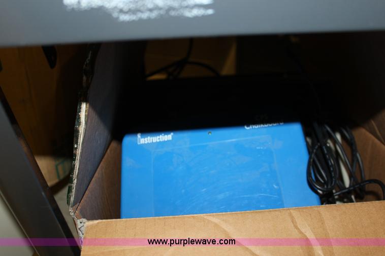 image for item F9919 Assorted electronics