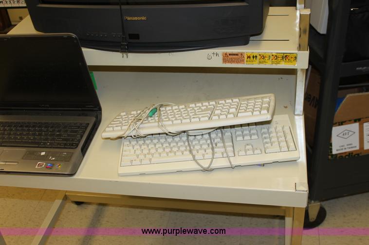 image for item F9919 Assorted electronics