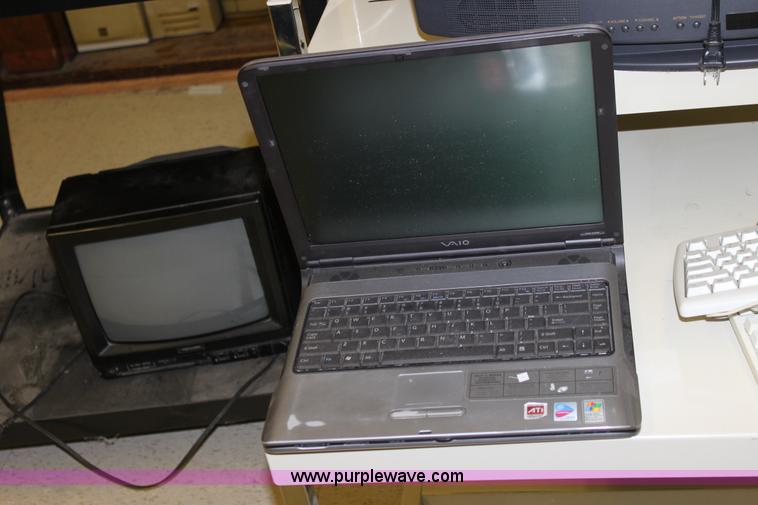 image for item F9919 Assorted electronics