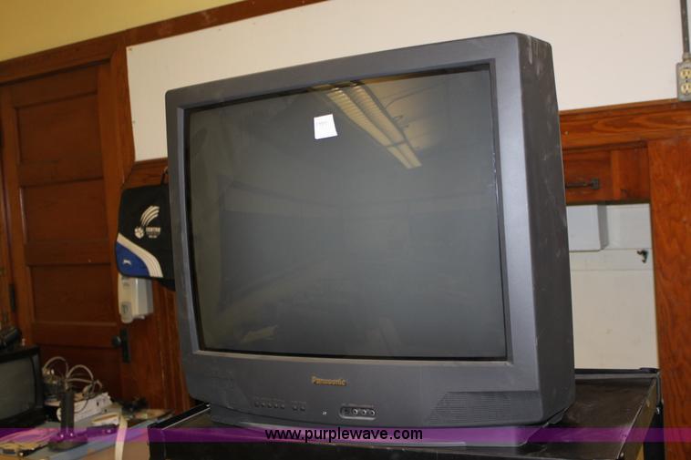 image for item F9919 Assorted electronics