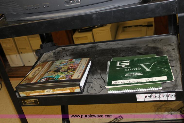 image for item F9919 Assorted electronics