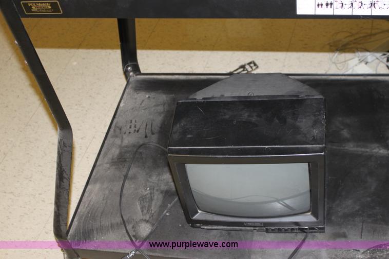 image for item F9919 Assorted electronics